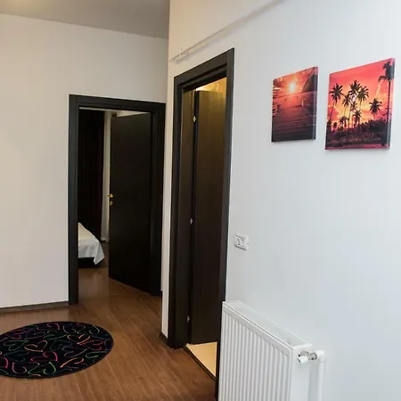 21 By The Sea مامايا