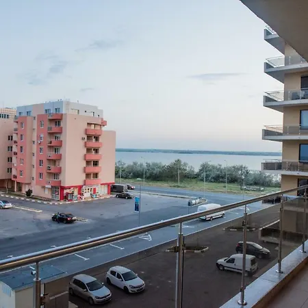 21 By The Sea * Mamaia