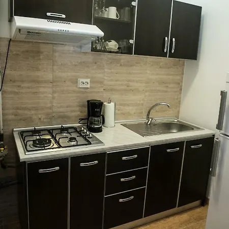 21 By The Sea * Mamaia