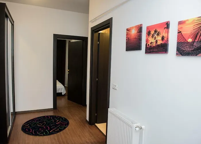 21 By The Sea مامايا